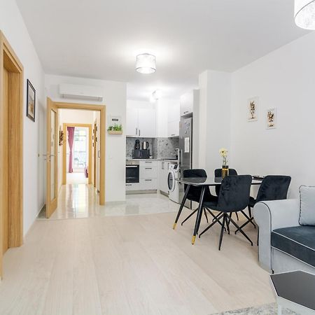 Paris Luxury Top Centre 2Bdr Apt W Work Desk And Wifi Near Nevsky Cathedral Sofia Buitenkant foto